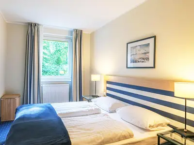 Ferienwohnung Seebär in Zingst Schlafzimmer mit gemütlichem Doppelbett