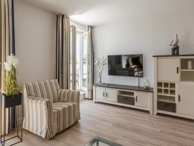 Ferienwohnung Sturmmöwe Blick auf den Tv im Wohnzimmer