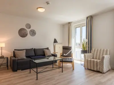 Ferienwohnung Sturmmöwe  Blick auf die Couch im Wohnzimmer