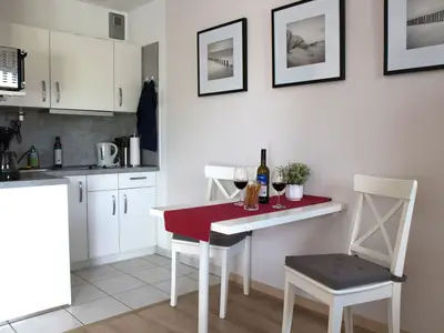 Küche mit Esstisch