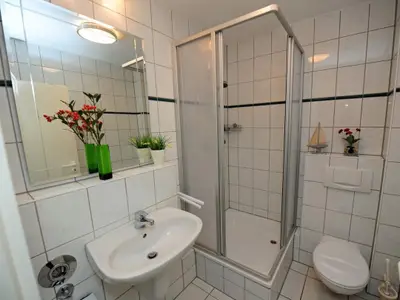 Badezimmer mit Dusche
