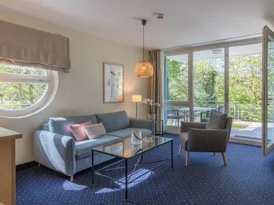 Ferienwohnung Grasnelke in Zingst Wohnbereich mit Zugang zum Balkon