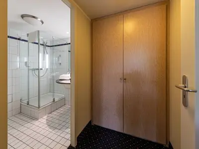 Ferienwohnung Grasnelke in Zingst Blick in den Flur mit Kleiderschrank