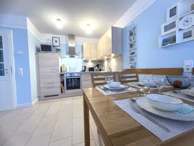 Blick vom Essbereich auf die Küche