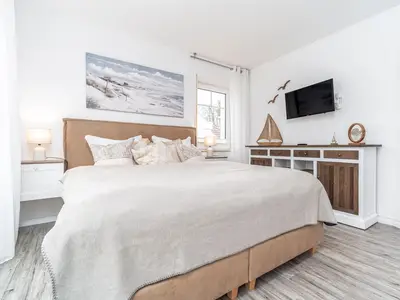 Schlafzimmer mit Doppelbett