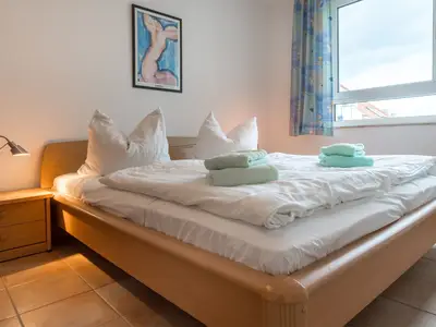 Schlafzimmer mit Doppelbett