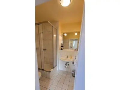 Badezimmer mit Dusche