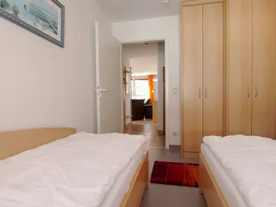 Schlafzimmer mit zwei Einzelbetten