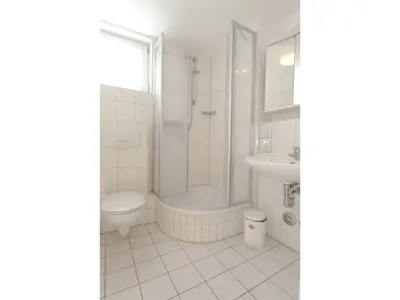 Badezimmer mit Dusche