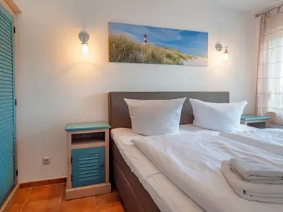 Schlafzimmer mit Doppelbett