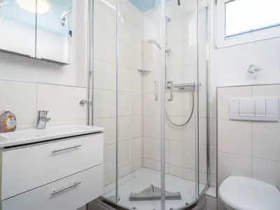 Badezimmer mit Dusche
