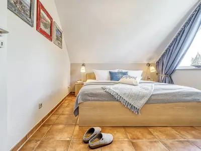 Schlafzimmer mit Doppelbett