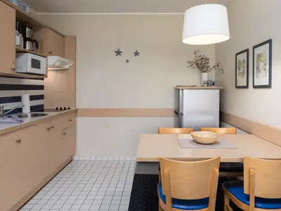 Ferienwohnung Seestern Zingst Küche mit Esstisch