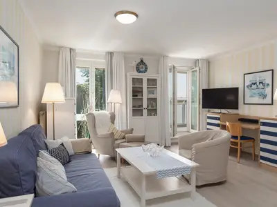 Ferienwohnung Dünensand Zingst Wohnzimmer mit Balkon