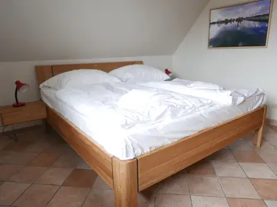 Schlafzimmer mit Doppelbett