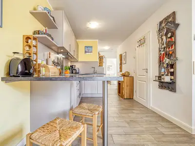 Küchenzeile mit kleinem Sitzbereich