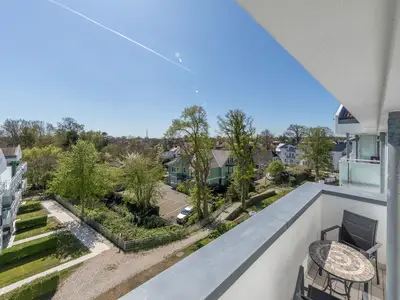 Ferienwohnung Ostseesonne Zingst - Blick auf den Balkon mit Sitzmöbeln