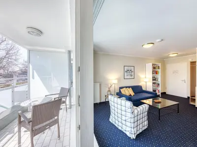 Ferienwohnung Strand Zingst Aparthotel Zingst - Wohnzimmer und Balkon