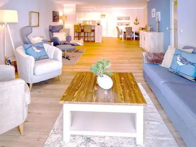 Ferienwohnung Strandläufer Aparthotel Zingst - Wohnzimmer miKüchenzeile und Tresen