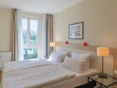Ferienwohnung Herzmuschel Aparthotel Zingst - Schlafzimmer mit Doppelbett