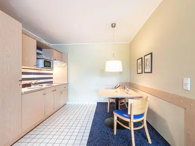 Ferienwohnung Ankerplatz Aparthotel Zingst - Küchenzeile mit Sitzecke