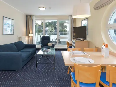 Ferienwohnung Bernsteinwind in Zingst - Wohnzimmer mit Essbereich