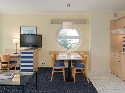 Ferienwohnung Bernsteinwind in Zingst - Essbereich mit Küche