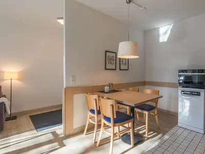 Ferienwohnung Ostseeanker in Zingst Blick in den Essbereich