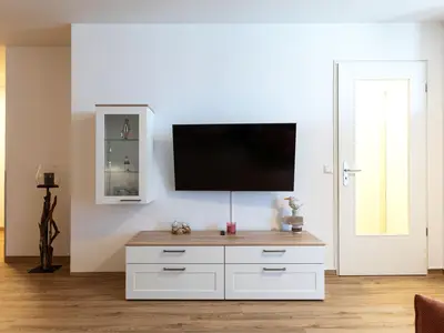 Ferienwohnung Herzog Barnim Aparthotel Zingst - Wohnraum TV