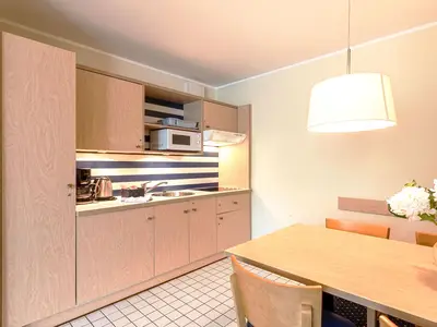 Ferienwohnung Grevenburg Aparthotel Zingst - Küche und Essbereich