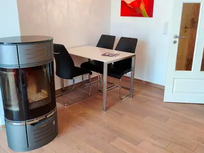 Kaminofen und Essecke