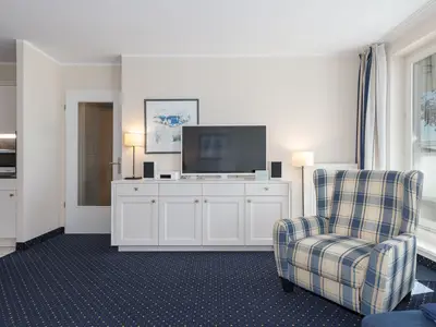 Apartment am Kurstrand Zingst - Sessel mit TV