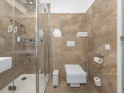 Ferienwohnung Apartment an der Seebrücke Zingst - Badezimmer mit Dusche