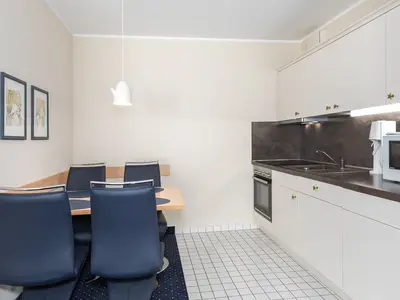 Apartment am Kurstrand Zingst - Küche mit Essbereich