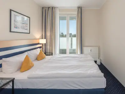 Apartment am Kurstrand Zingst - Schlafzimmer mit Doppelbett