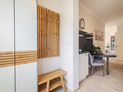 Wohnungseingang mit Essbereich