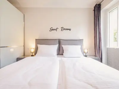 Schlafzimmer mit Doppelbett