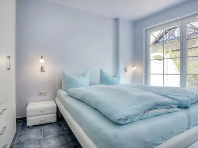 Schlafzimmer mit Doppelbett