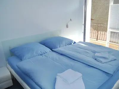 Schlafzimmer mit Doppelbett