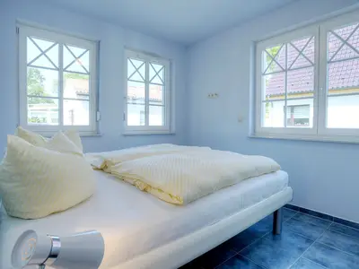 Schlafzimmer mit Doppelbett