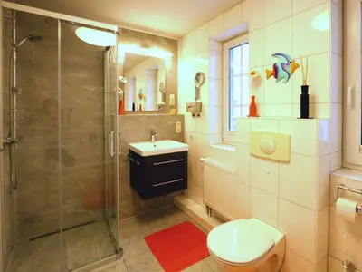 Badezimmer mit Dusche