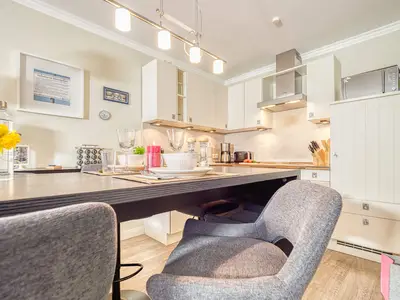 Essbereich mit Blick zur Küche