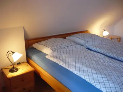 Schlafzimmer mit Doppelbett
