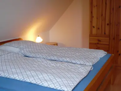 Schlafzimmer mit Doppelbett