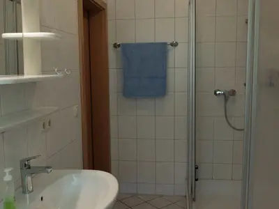 Badezimmer mit Dusche
