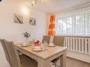 24037040-Ferienwohnung-4-Zinnowitz-300x225-1