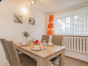 24037994-Ferienwohnung-4-Zinnowitz-300x225-1