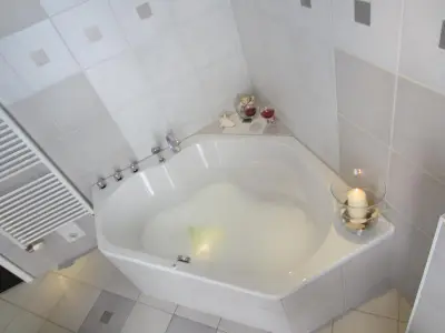 Wellnessbad mit Badewanne