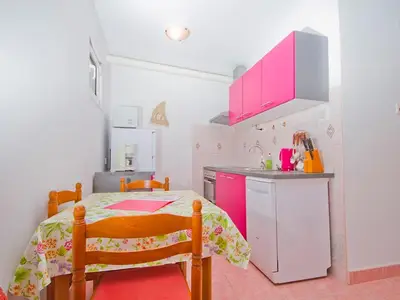 Ferienwohnung für 2 Personen (35 m²) in Zirje 4/10