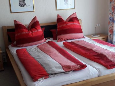 Schlafzimmer mit Doppelbett